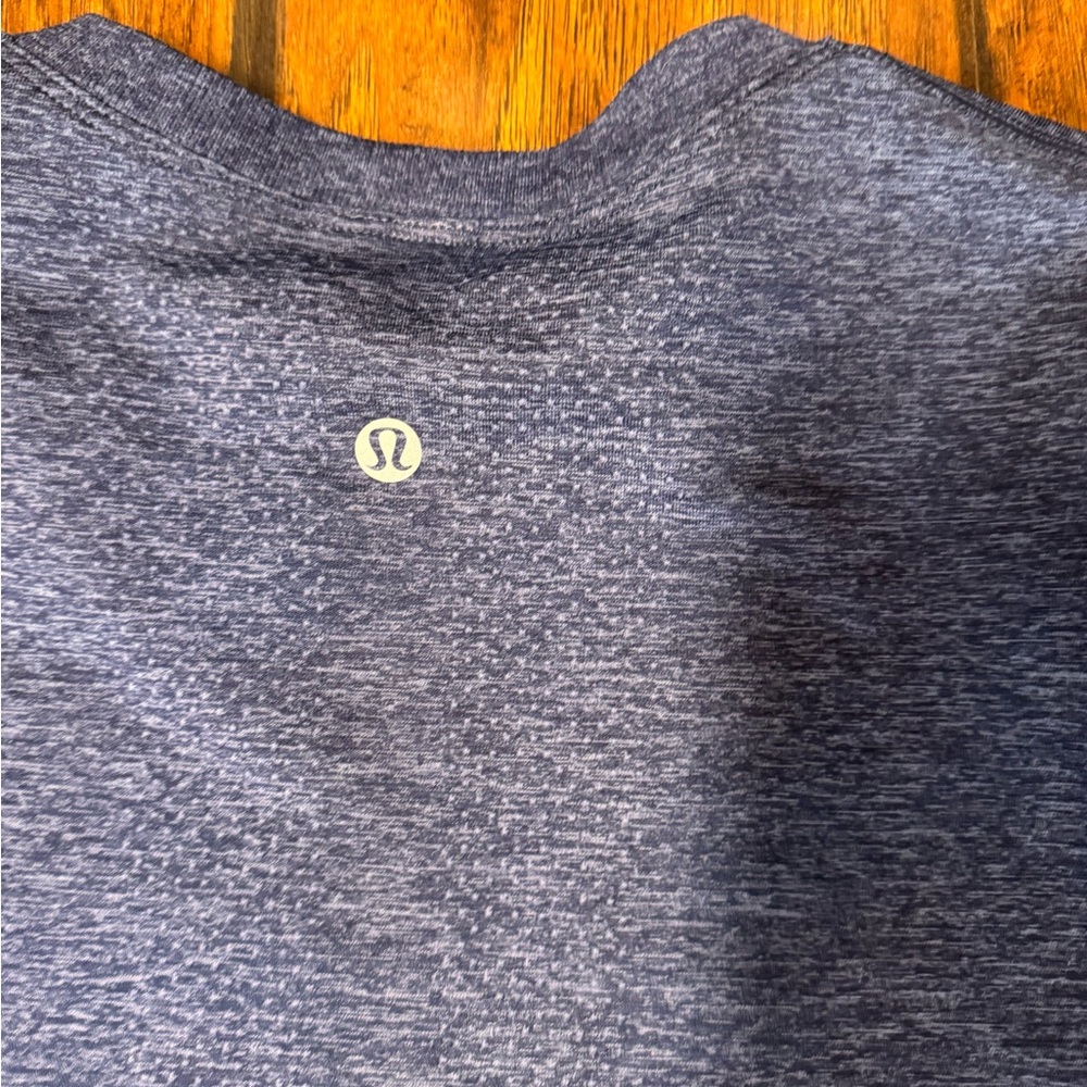 Lululemon-Swiftly Breathe Relaxed Fit long sleeved shirt- 4 - Picture 5 of 7